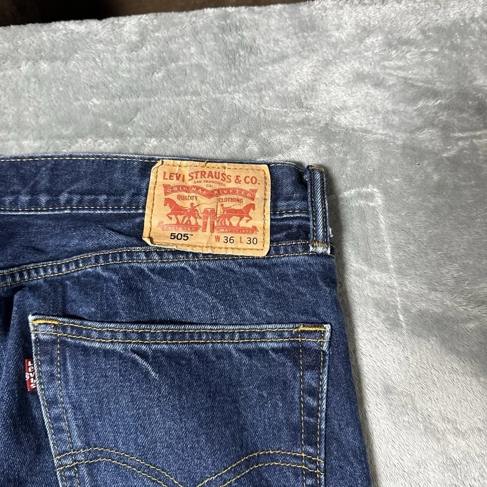 Levis 505 Jeans Mens 36x30 (36x23.5) Blue Straight Leg Denim Classic Medium Wash